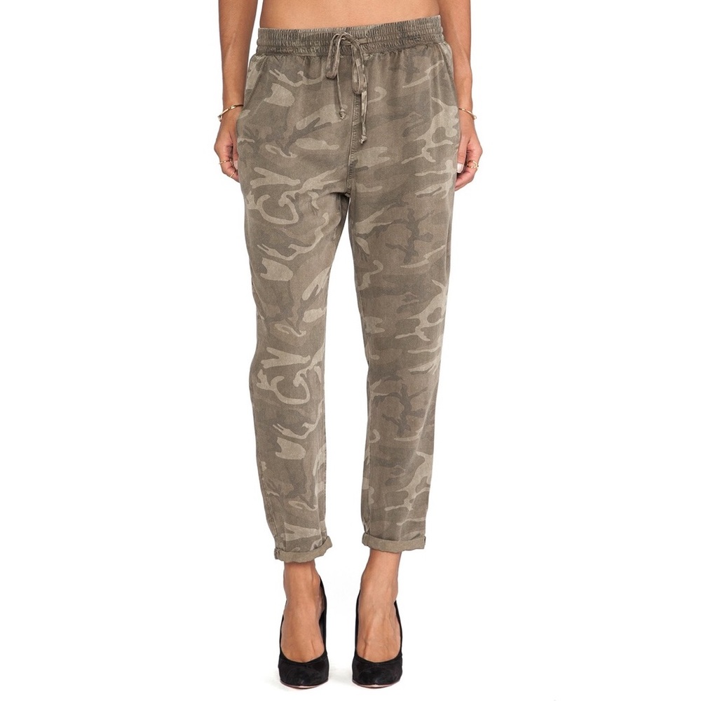 Current Elliott | The Drawstring Lounge Trouser‎ in Army Camo Size 1 / S